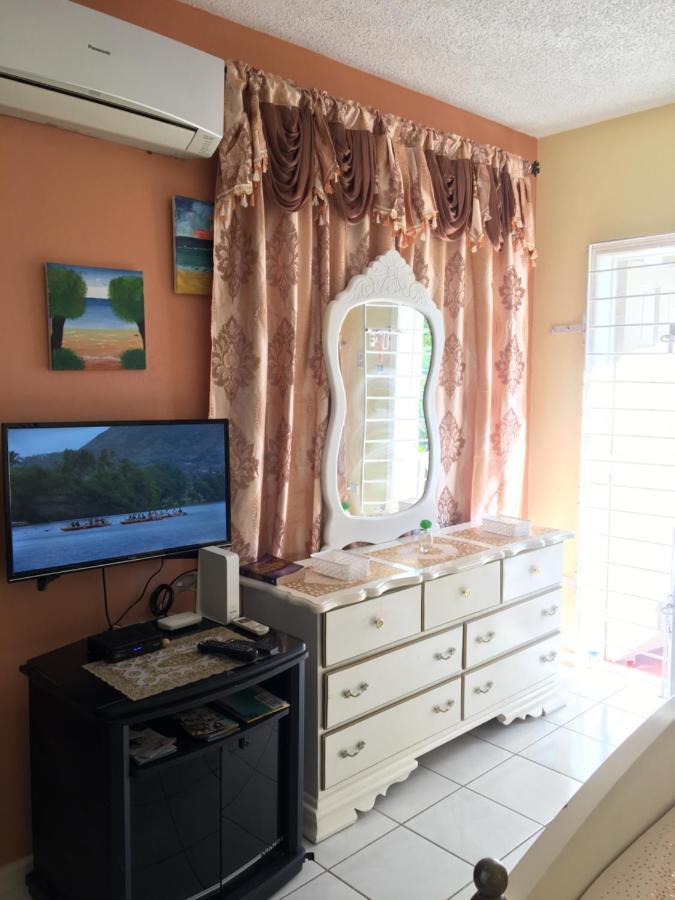 #D1 Castle Studio Wifi King Bed Ocho Rios Jamaica Extérieur photo